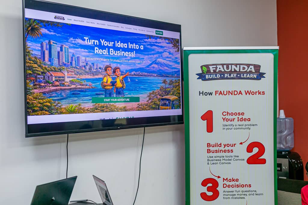 A facilitator presenting Faunda at a workshop